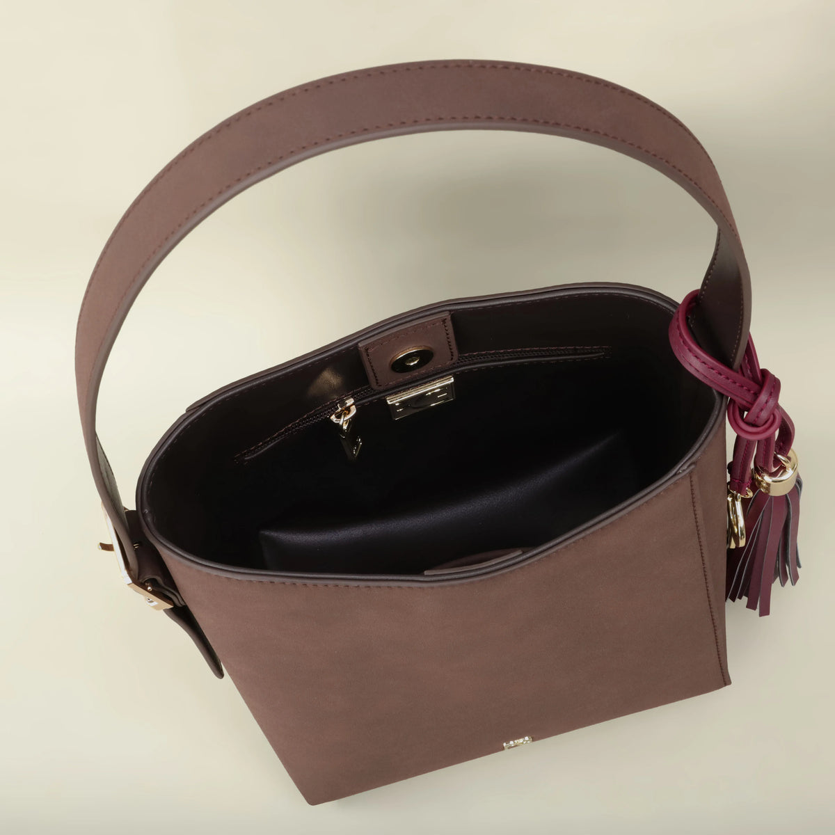 PG Lightweight 2025 Fall/Winter Latest Fashion Design Crossbody Bag, High-end Minimalist Elegant Women's Bag